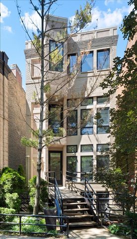 930 W Wolfram Street, Chicago, IL 60657