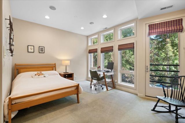 930 W Wolfram Street, Chicago, IL 60657