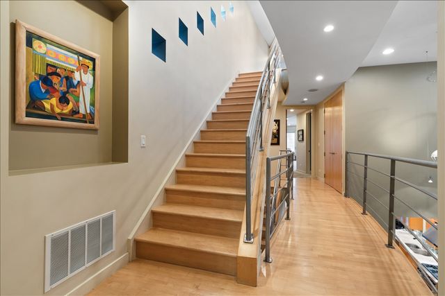 930 W Wolfram Street, Chicago, IL 60657