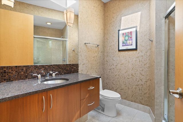 930 W Wolfram Street, Chicago, IL 60657