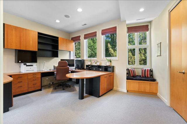 930 W Wolfram Street, Chicago, IL 60657