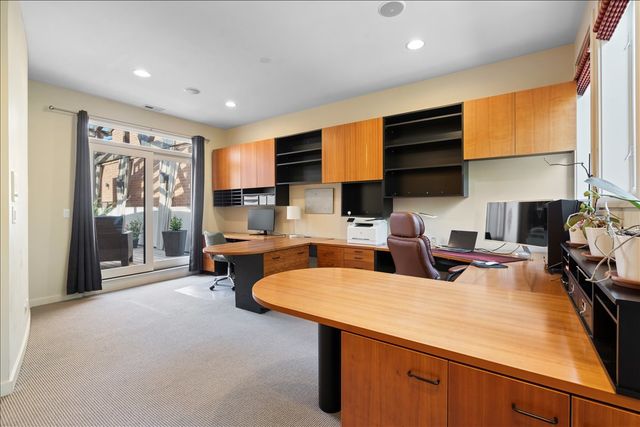 930 W Wolfram Street, Chicago, IL 60657