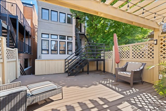 930 W Wolfram Street, Chicago, IL 60657