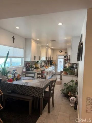 1122 N Beachwood, Burbank, CA 91506