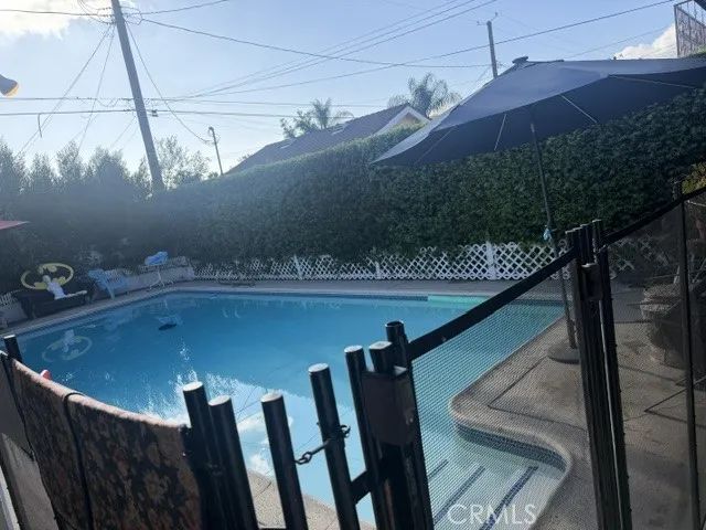 1122 N Beachwood, Burbank, CA 91506