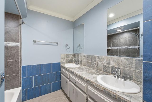 1712 W Donner Avenue, Fresno, CA 93705