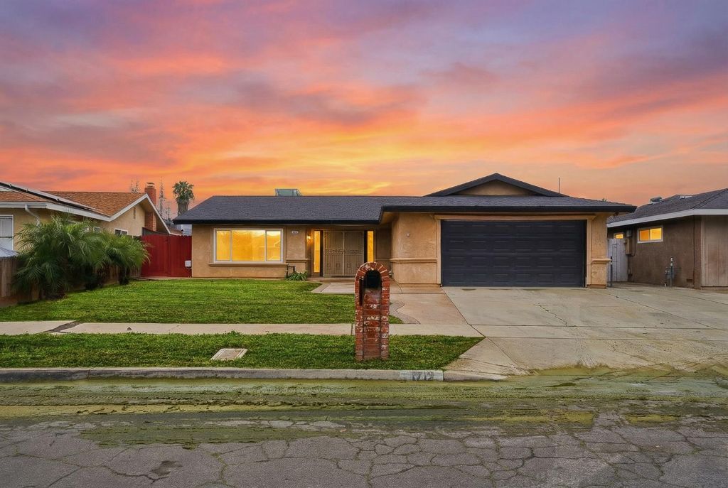 1712 W Donner Avenue, Fresno, CA 93705