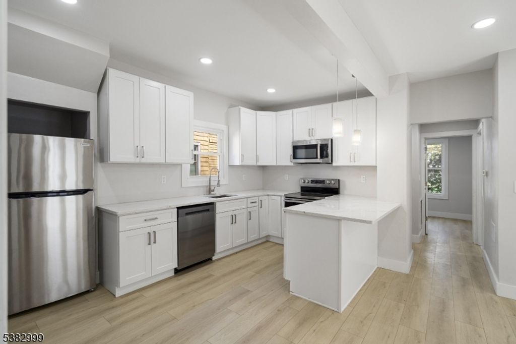 90 N Grove St, East Orange City, NJ 07017