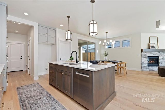 11163 S Corballis Ln, Kuna, ID 83634
