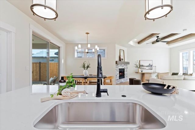 11163 S Corballis Ln, Kuna, ID 83634