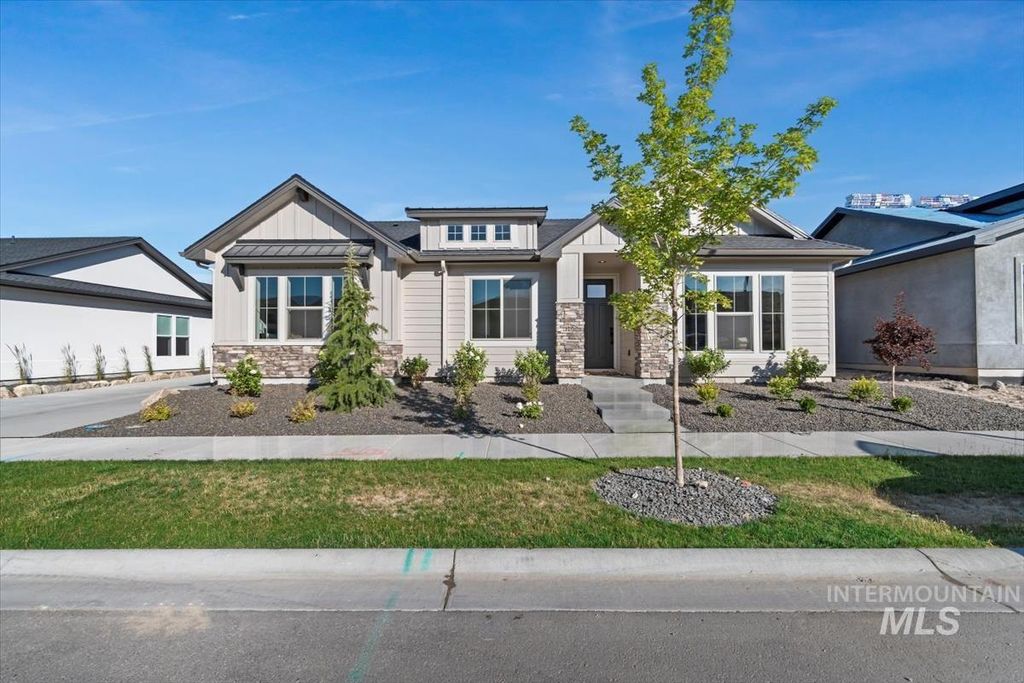 11163 S Corballis Ln, Kuna, ID 83634