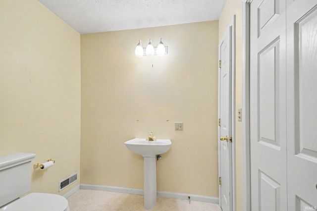 1130 Diamond Drive, Mishawaka, IN 46544