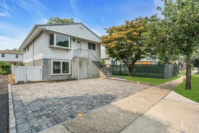 69 Edgewood Road B, Port Washington, NY 11050