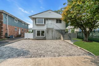 69 Edgewood Road B, Port Washington, NY 11050