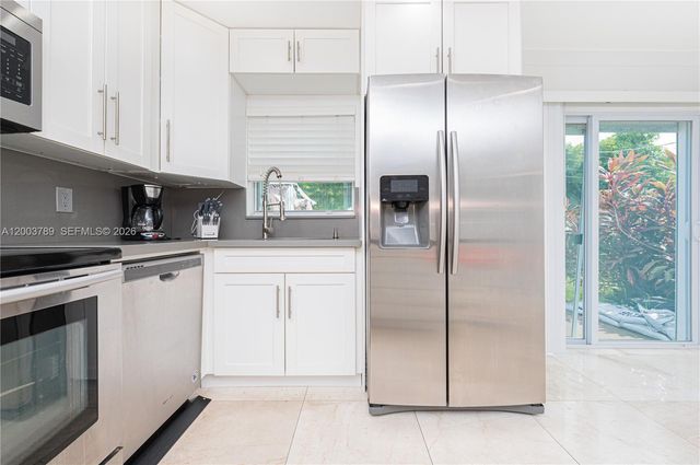 906 NE 6th St 0, Hallandale Beach, FL 33009