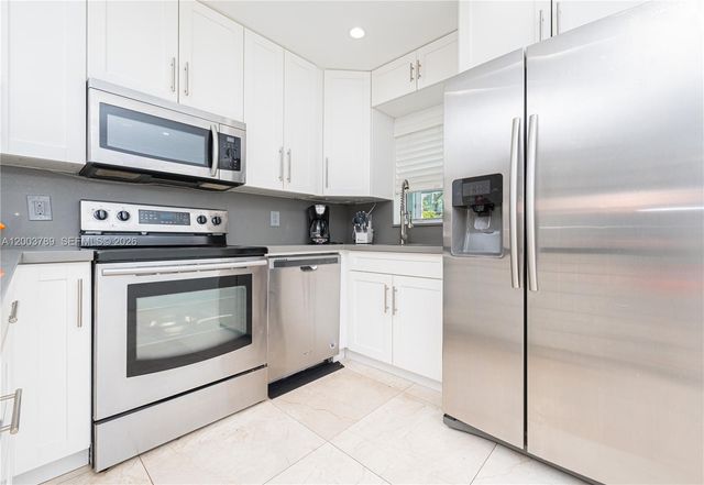 906 NE 6th St 0, Hallandale Beach, FL 33009