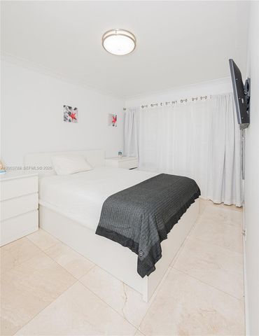 906 NE 6th St 0, Hallandale Beach, FL 33009