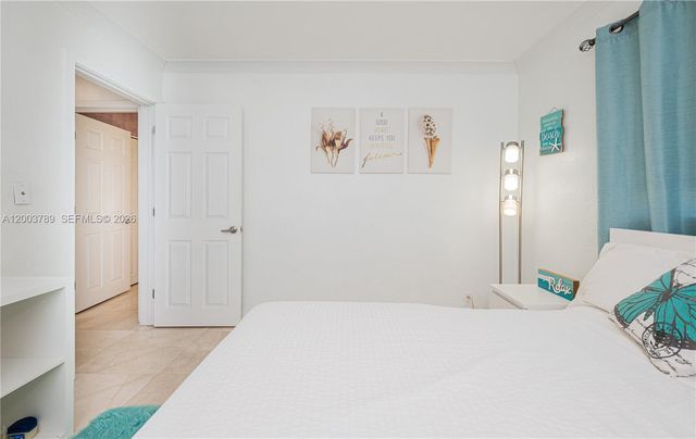 906 NE 6th St 0, Hallandale Beach, FL 33009