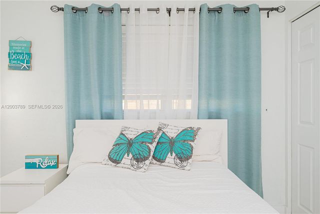 906 NE 6th St 0, Hallandale Beach, FL 33009