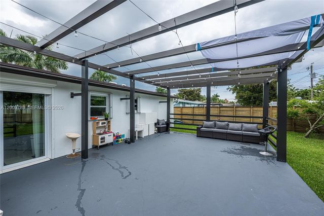 906 NE 6th St 0, Hallandale Beach, FL 33009