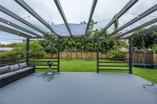 906 NE 6th St 0, Hallandale Beach, FL 33009