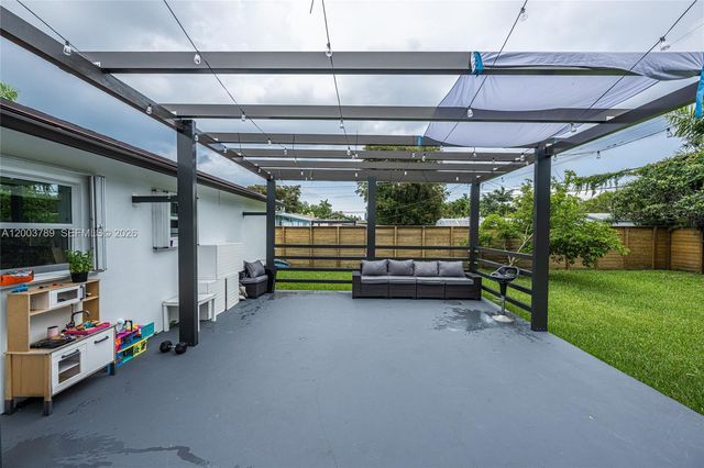 906 NE 6th St 0, Hallandale Beach, FL 33009