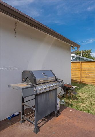 906 NE 6th St 0, Hallandale Beach, FL 33009