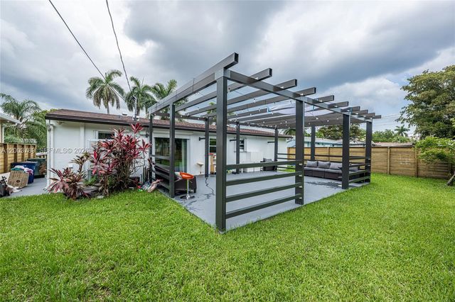 906 NE 6th St 0, Hallandale Beach, FL 33009