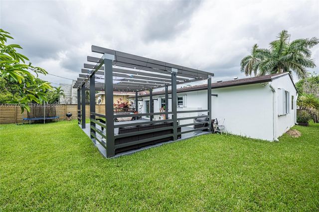 906 NE 6th St 0, Hallandale Beach, FL 33009