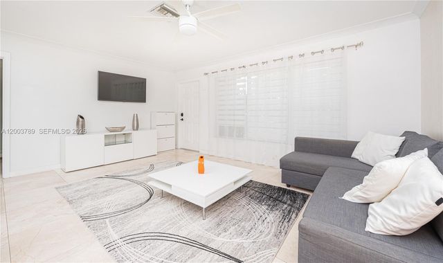 906 NE 6th St 0, Hallandale Beach, FL 33009