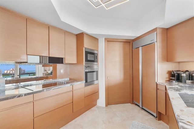 1000 S Pointe Dr 705, Miami Beach, FL 33139