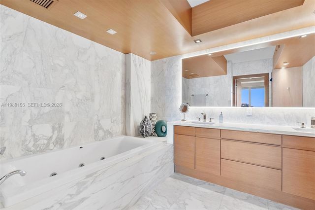 1000 S Pointe Dr 705, Miami Beach, FL 33139