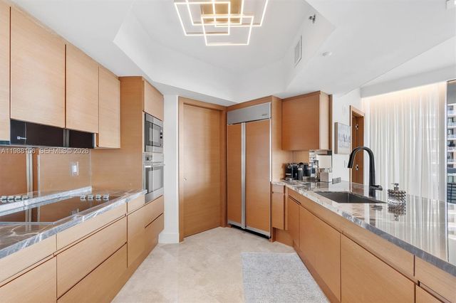 1000 S Pointe Dr 705, Miami Beach, FL 33139