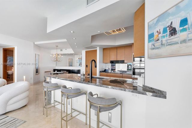 1000 S Pointe Dr 705, Miami Beach, FL 33139