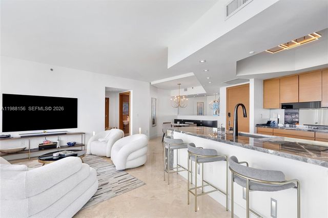 1000 S Pointe Dr 705, Miami Beach, FL 33139