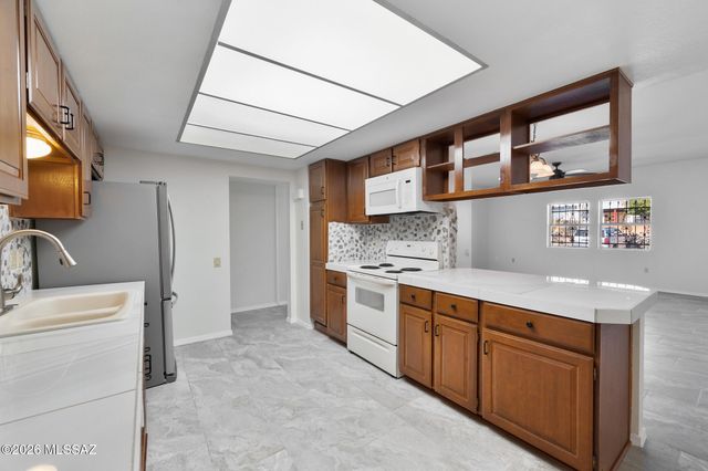 763 W Bella Vista Drive, Green Valley, AZ 85614