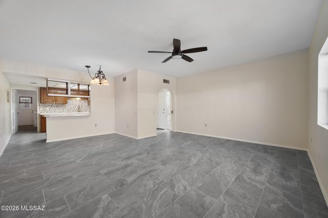 763 W Bella Vista Drive, Green Valley, AZ 85614
