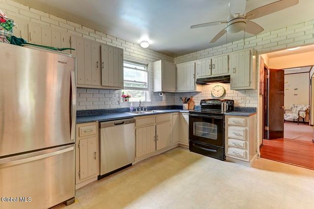 1369 Augusta Drive, Schodack, NY 12033
