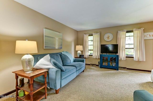 1369 Augusta Drive, Schodack, NY 12033