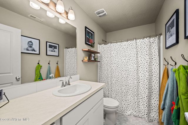 9852 N Berkshire St, Hayden, ID 83835