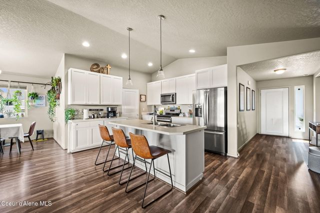 9852 N Berkshire St, Hayden, ID 83835