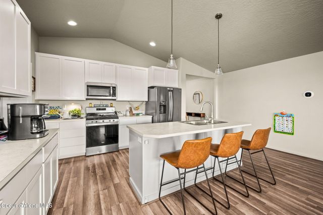 9852 N Berkshire St, Hayden, ID 83835