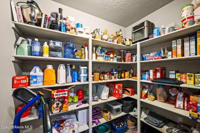 9852 N Berkshire St, Hayden, ID 83835