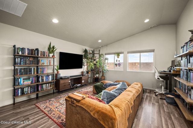 9852 N Berkshire St, Hayden, ID 83835