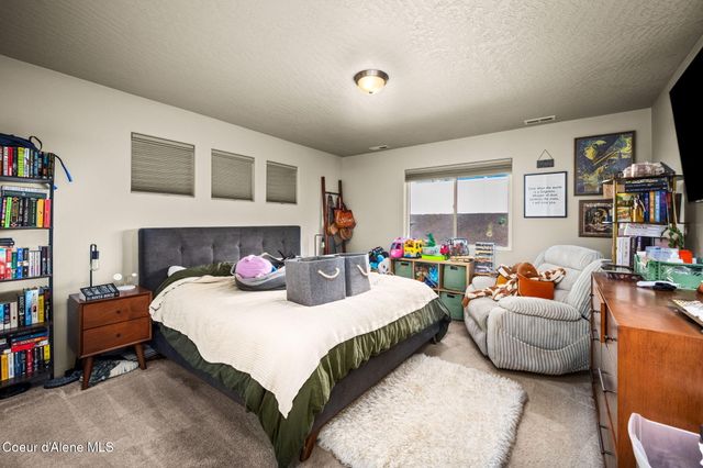 9852 N Berkshire St, Hayden, ID 83835