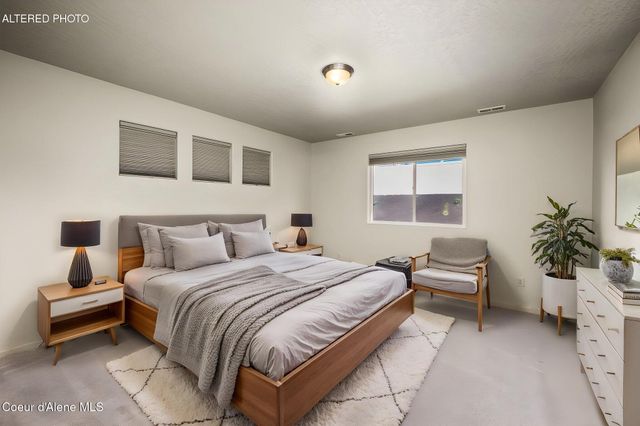 9852 N Berkshire St, Hayden, ID 83835