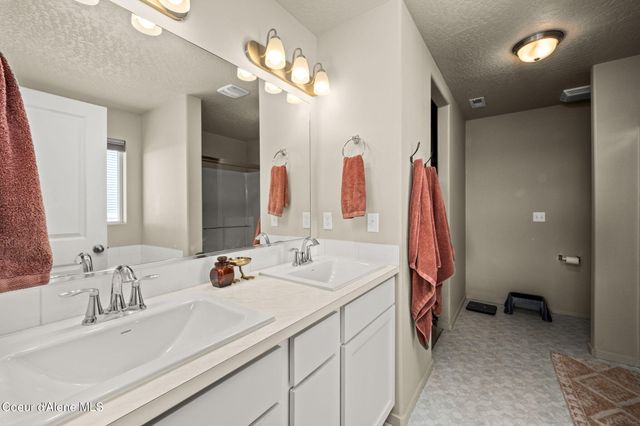 9852 N Berkshire St, Hayden, ID 83835