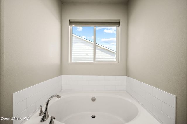 9852 N Berkshire St, Hayden, ID 83835