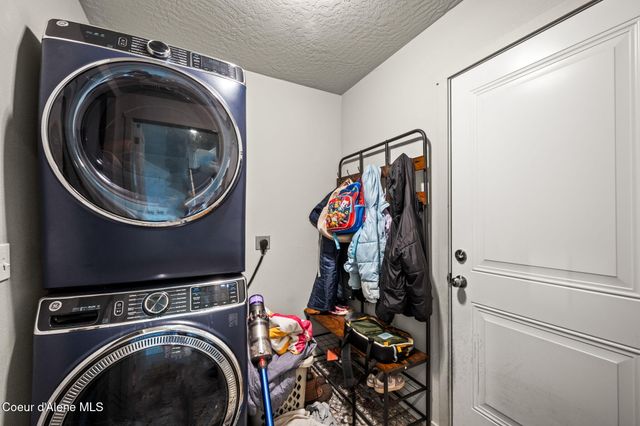 9852 N Berkshire St, Hayden, ID 83835