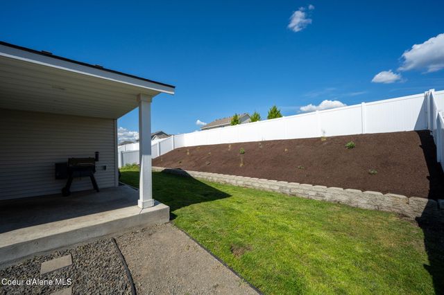 9852 N Berkshire St, Hayden, ID 83835